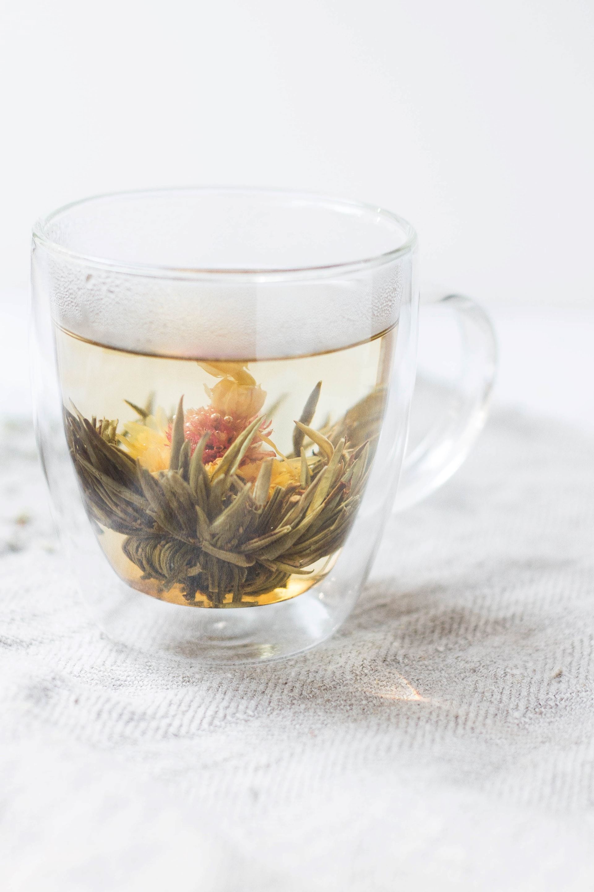 想要改善皮肤暗黄提亮? 喝花茶有助养出透亮好肌肤