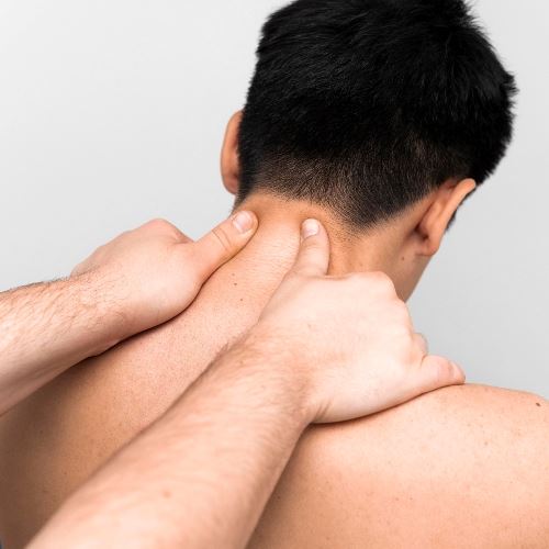 按摩颈项时需谨慎 大马公共卫生:过度的颈项按摩会对颈部造成伤害