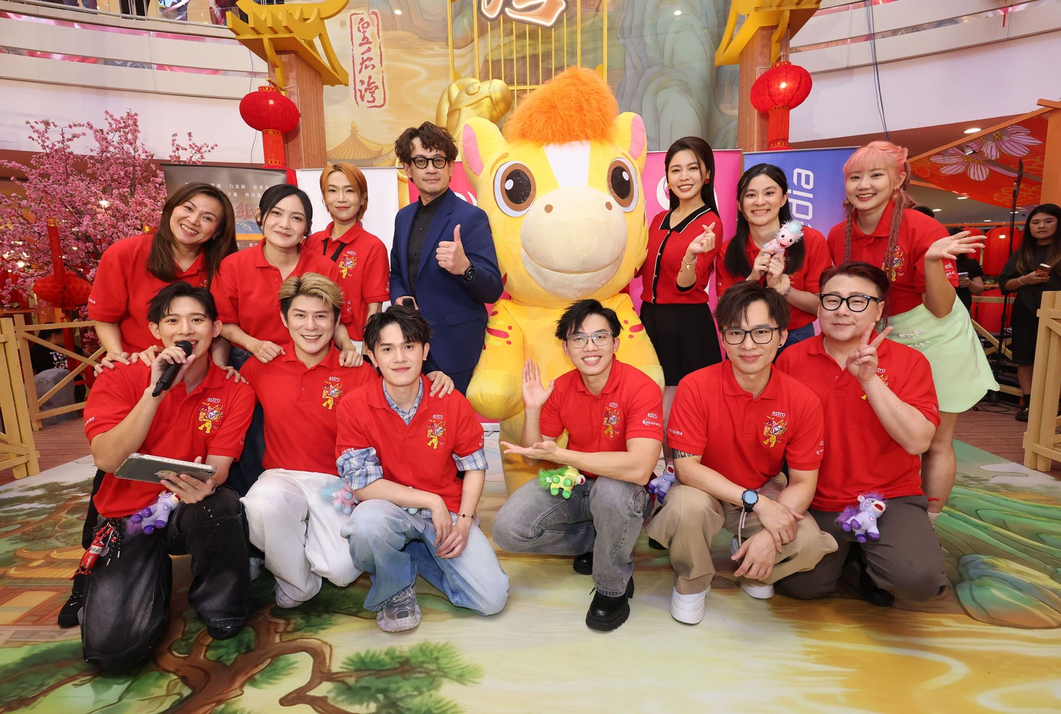 astro《万事all right酷哒哒》柯叔元、白家绮首度北马会粉丝 