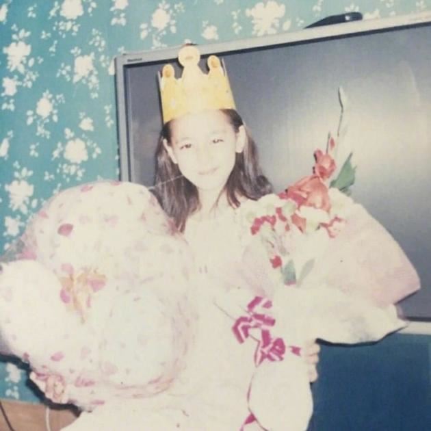 白富美身份藏不住了!迪丽热巴儿时生日照曝光