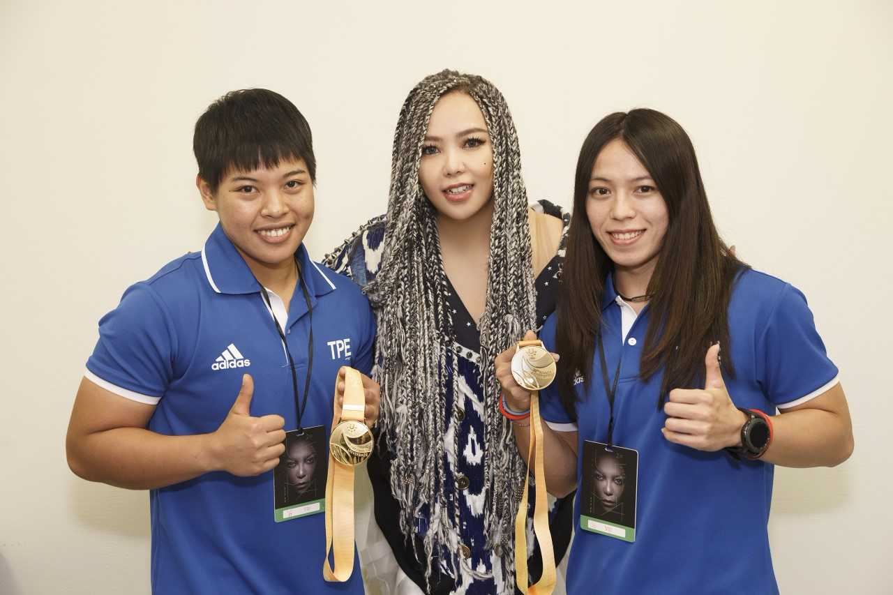 amg 50乌托邦2.0庆典!“演唱会女王”造型重现经典