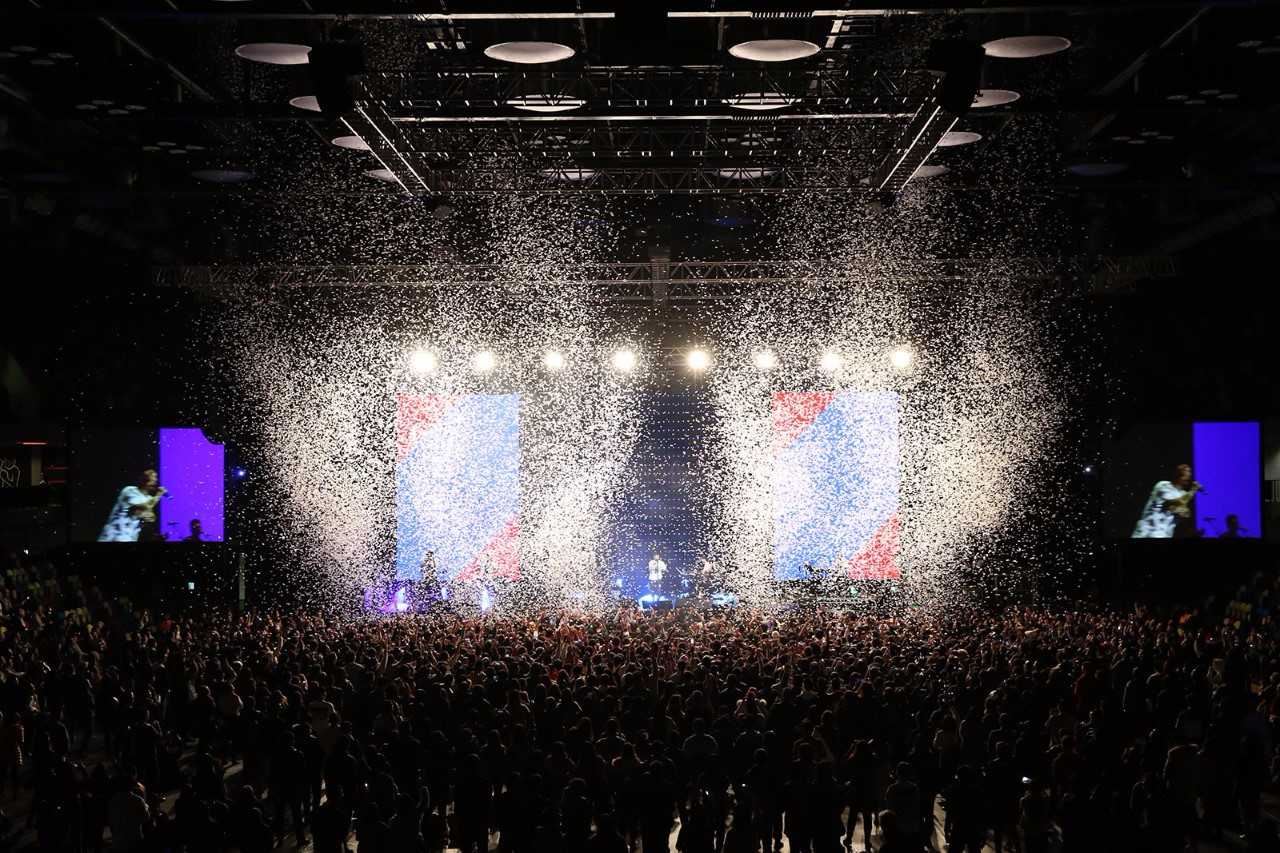 陈奕迅第四度在伦敦开唱与四千歌迷嗨翻天!