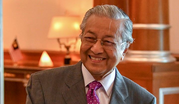 我国首相敦马遵守承诺:坚持在11月退位!