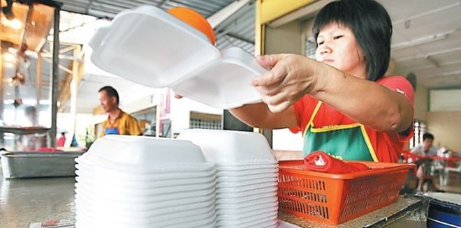 关丹市政府宣布：即日起餐饮业者禁止使用保丽龙餐盒和塑料吸管！