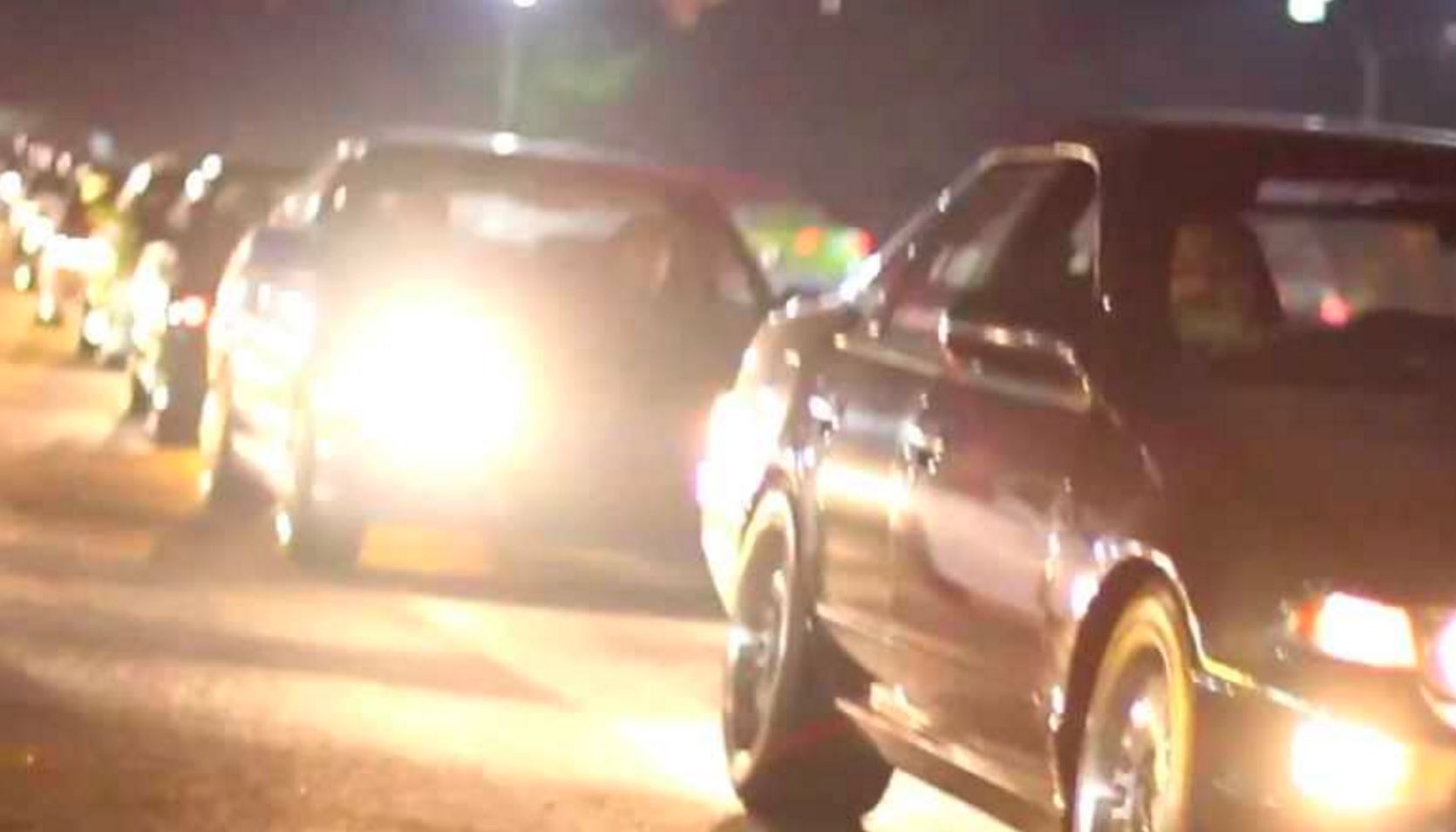 车大灯“闪一下”、“闪两下”,代表什么这个意思呢?