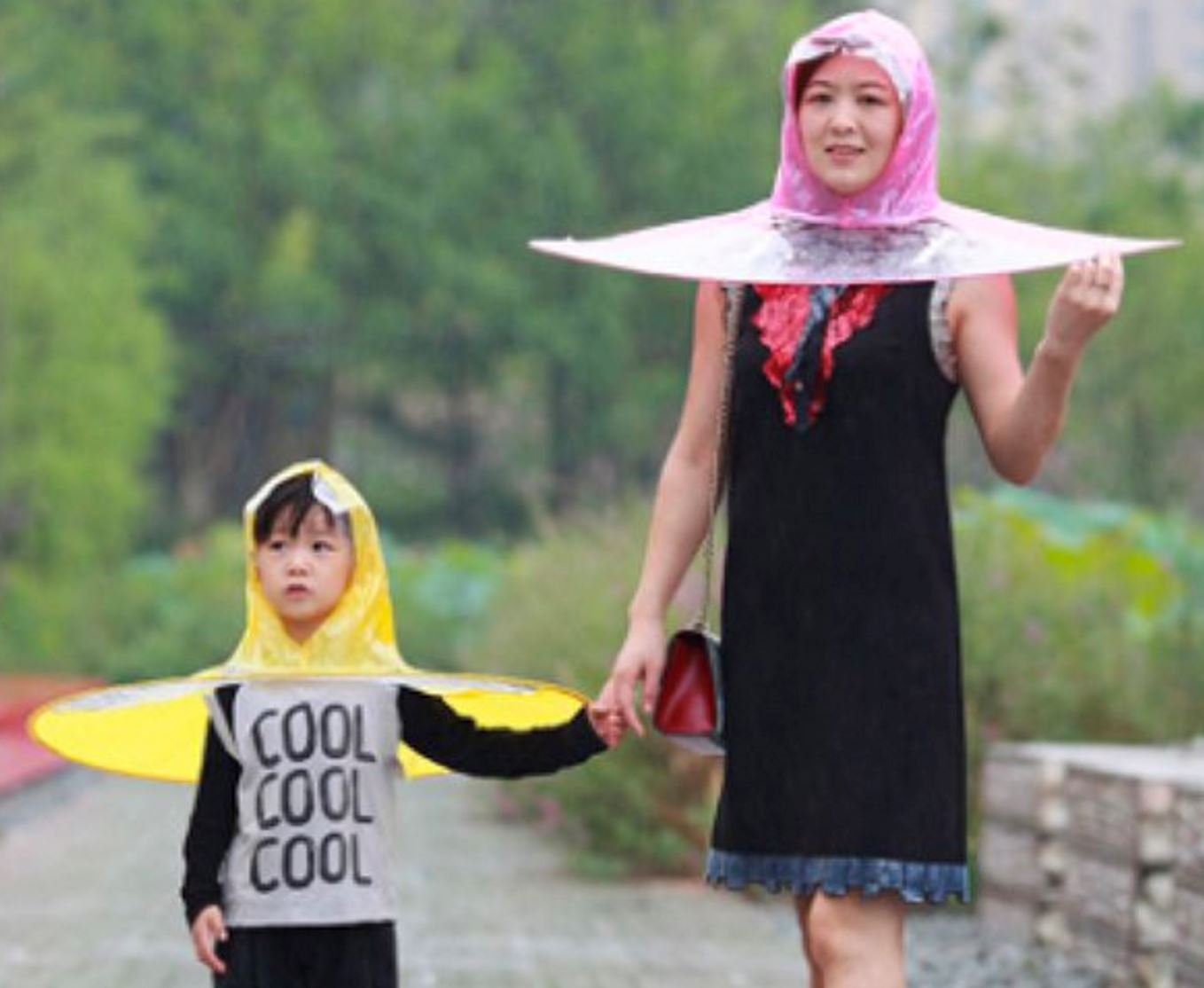 最近新推出的rm13“雨天神器”！你敢穿出街吗？