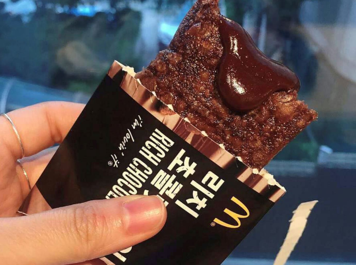3月1日开始,新加坡 mcd推出”爆浆巧克力pie” !