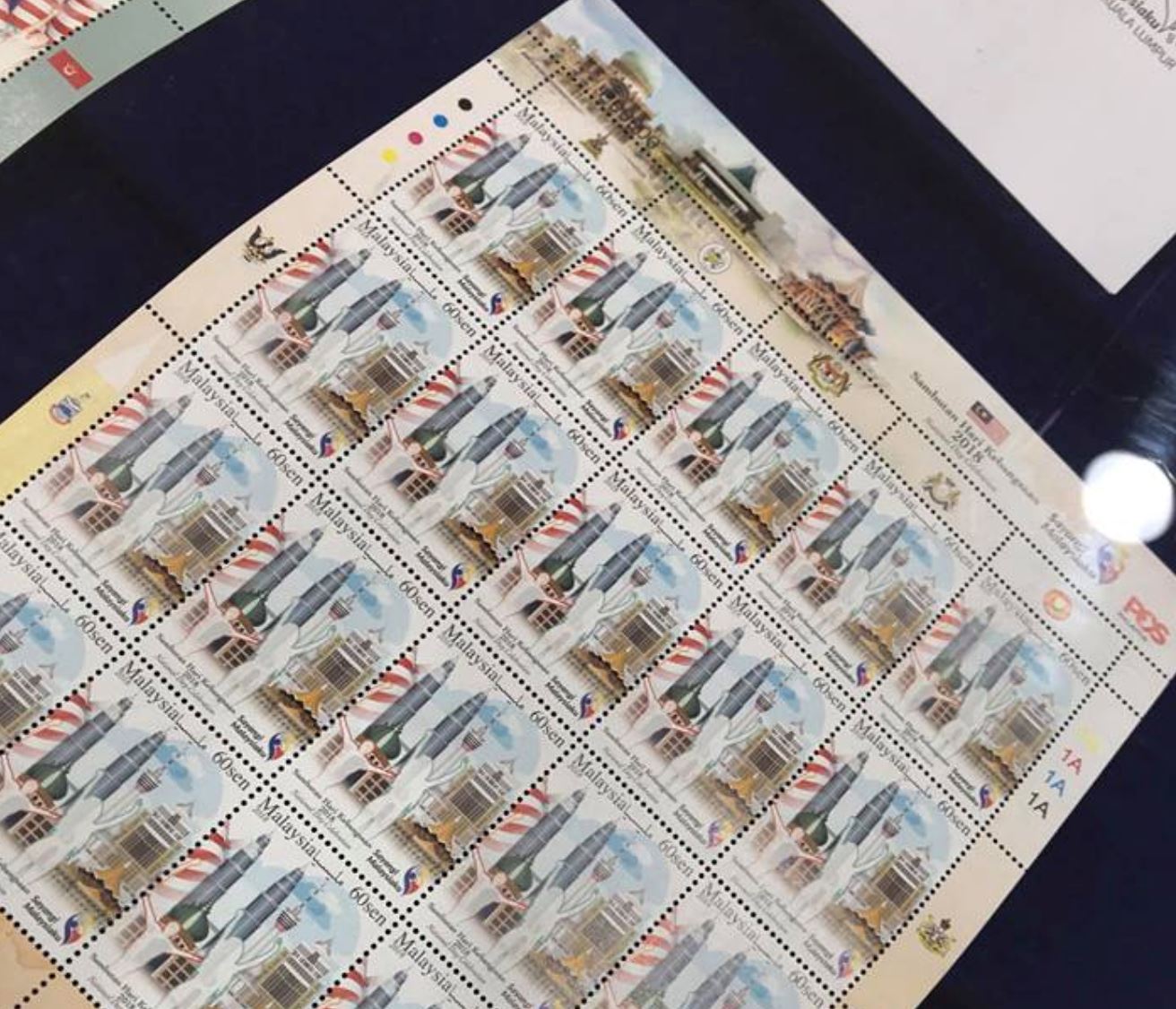 集邮爱好者注意！9月3日开卖国庆主题邮票! 