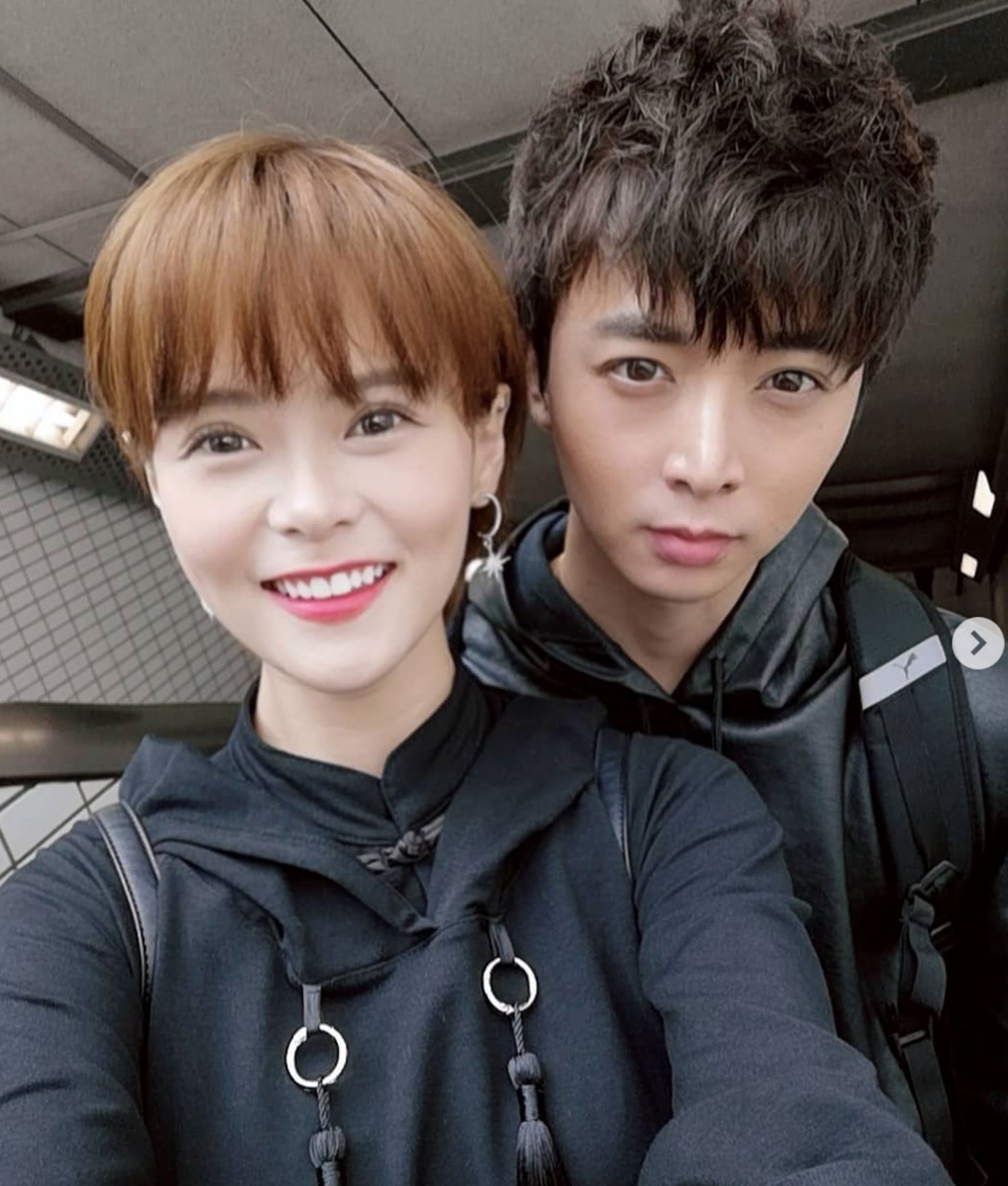 “为何不是我” ...冯伟衷女友胡佳琪崩溃连发86篇文！