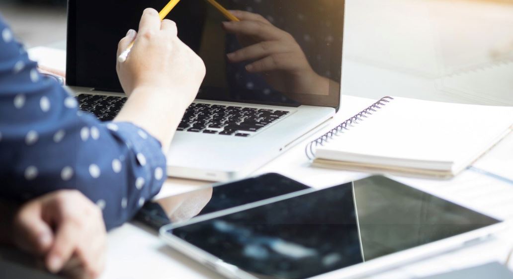 眼睛干? 教你几招预防干眼症!