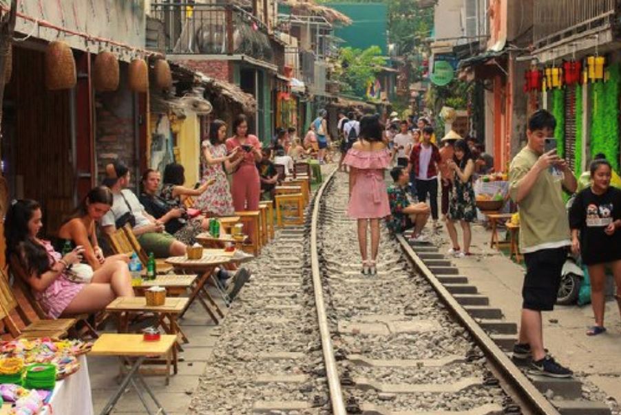 河内考量安全! 令铁道街两旁咖啡店关闭!