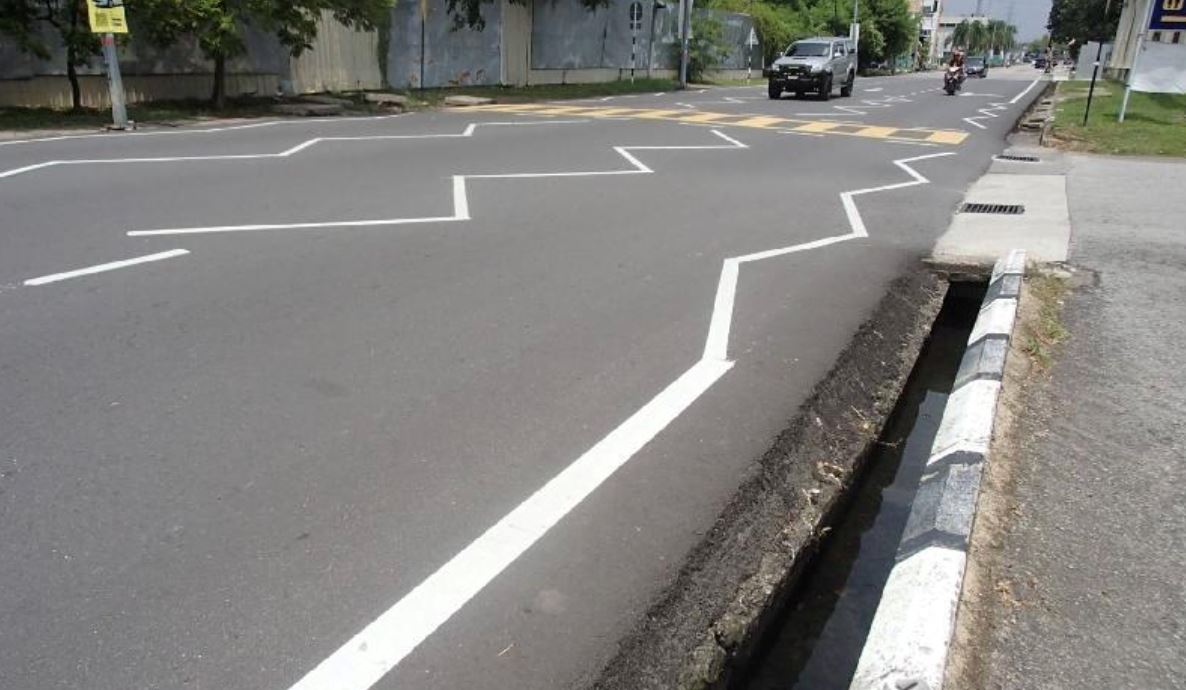 马六甲路面开始使用 z 形线！究竟代表什么呢?