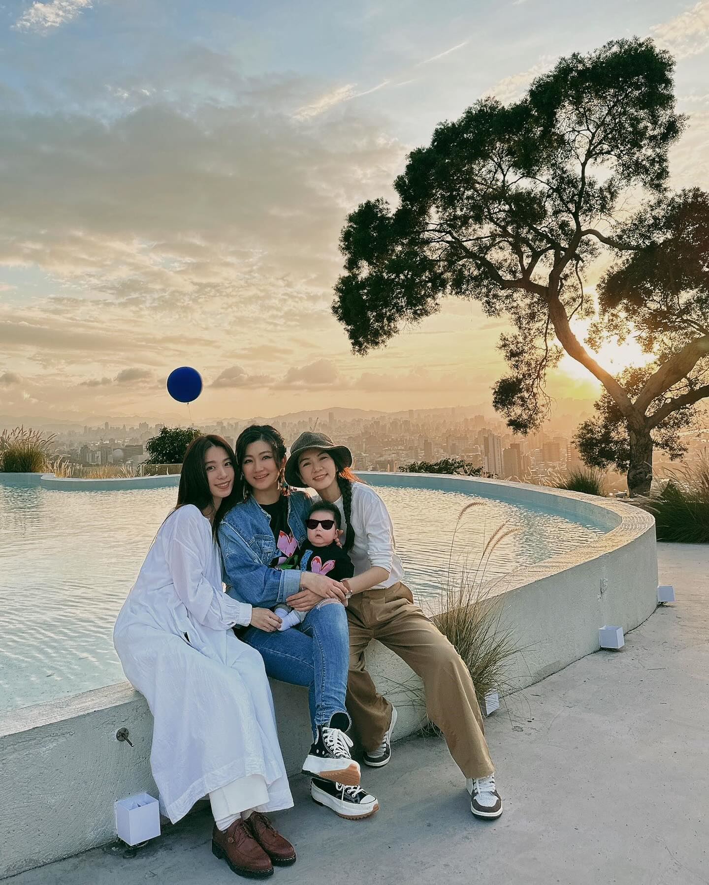 selina晒一家三口幸福照💞s.h.e合体小腰果🤩