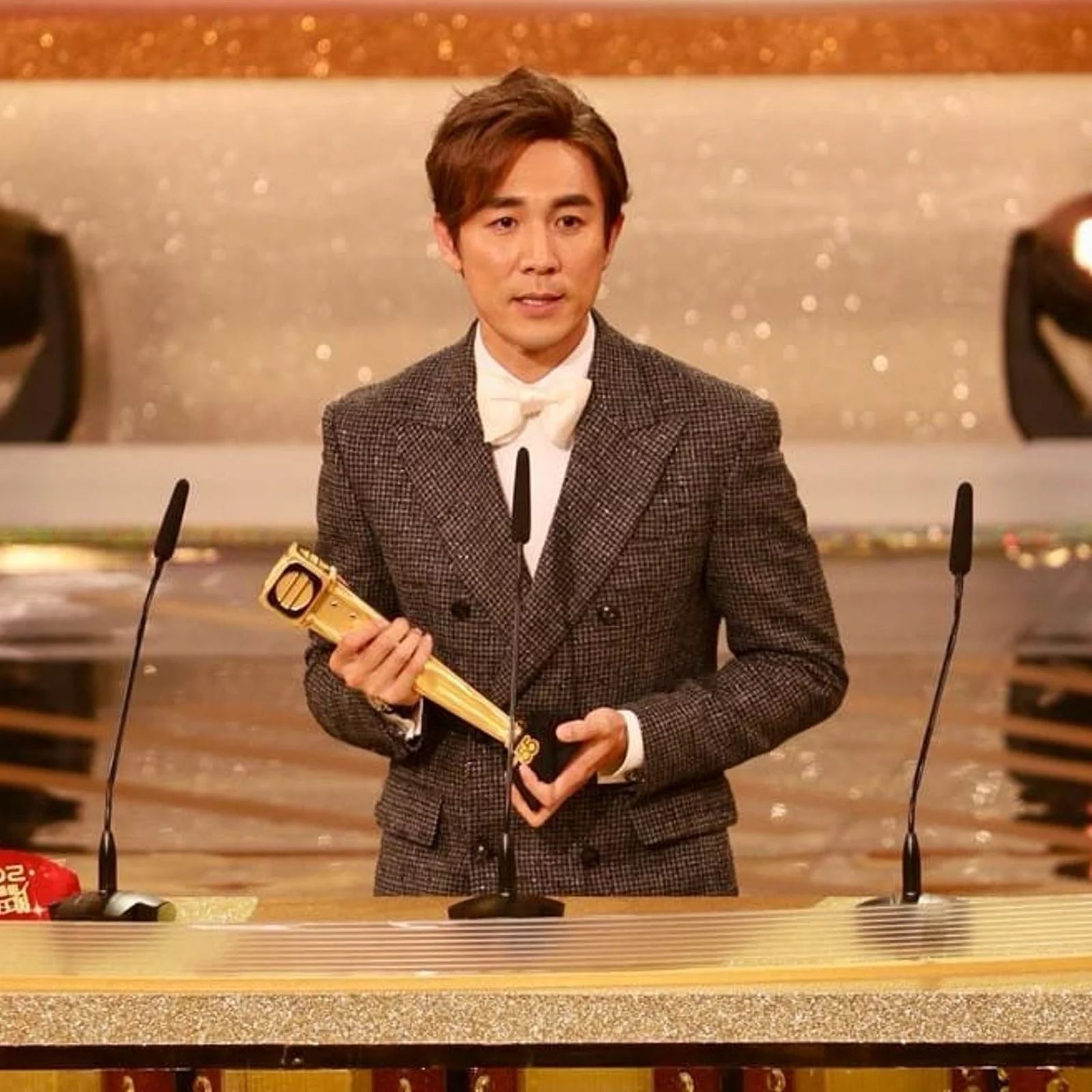 《爆裂点》椰壳洞取景遇淹⽔	谭俊彦周秀娜被困3⼩时