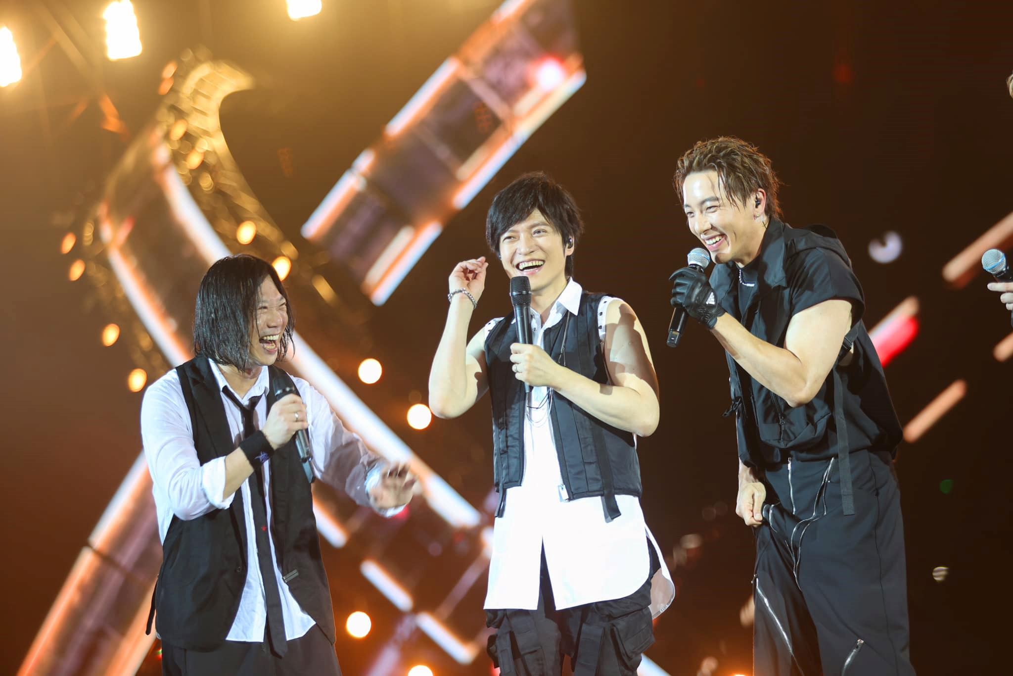 五月天与energy惊喜同台！两大天团嗨唱《放手》！