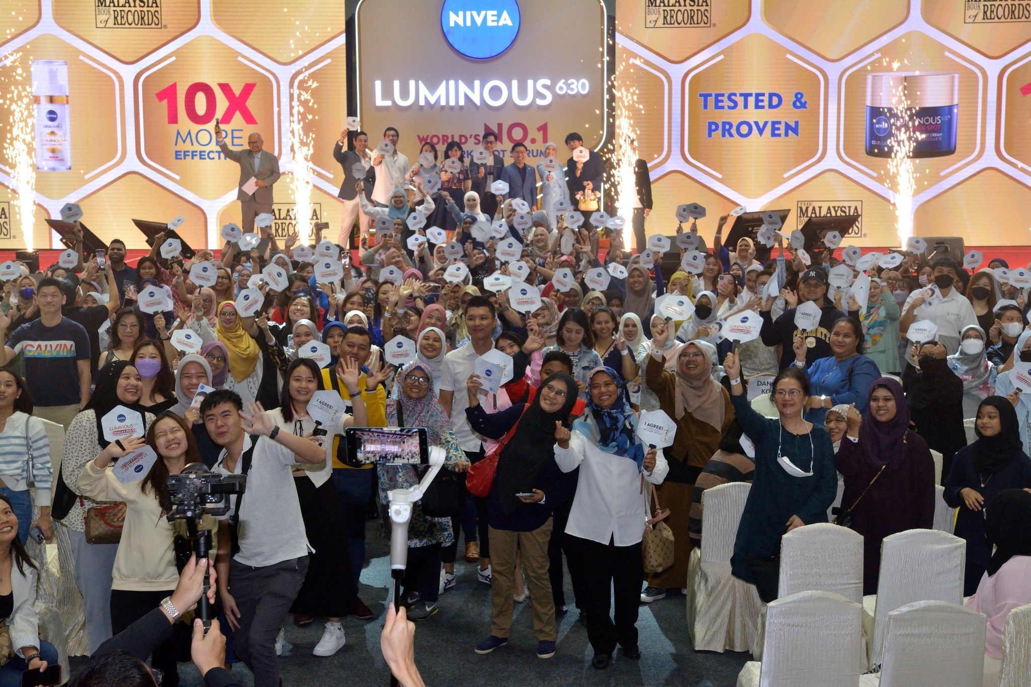 nivea luminous630 荣获《大马纪录大全》奖!👏🏻