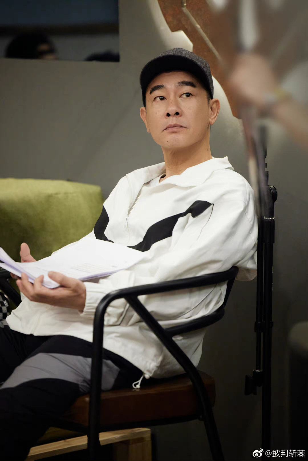 戚薇产前10天差点摔倒！幸亏小春哥及时出手😱