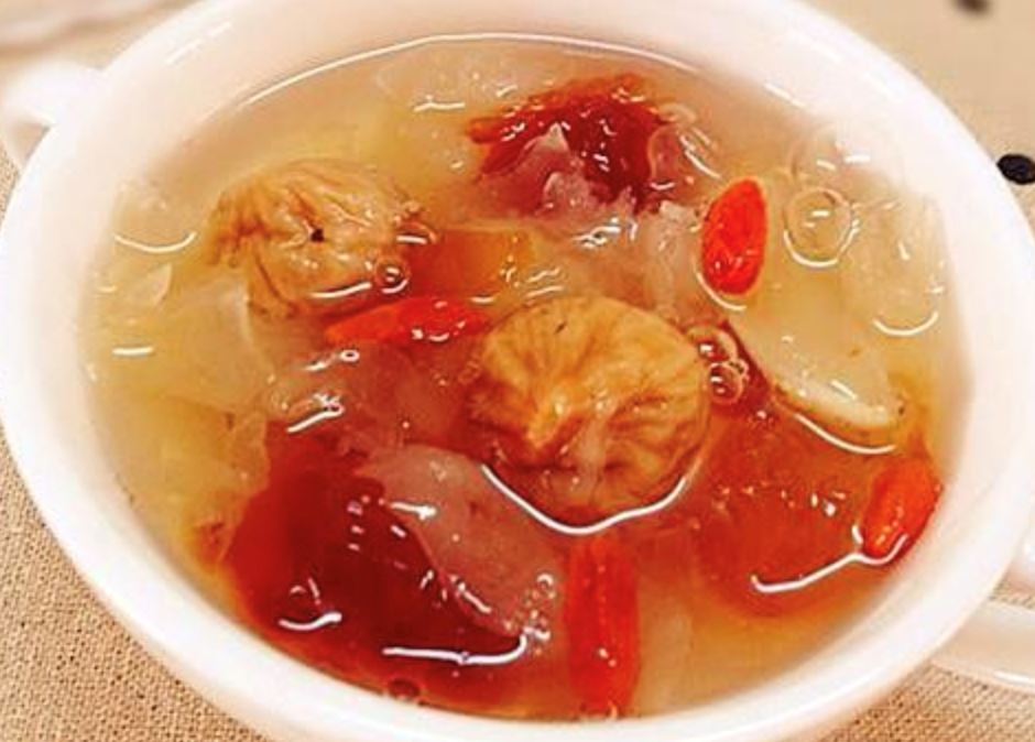 健康美容养颜就靠它! 桃胶银耳无花果羹!