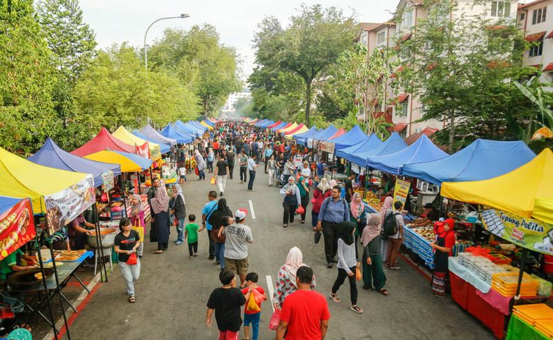 jangan tamak! bazaars are the main cause of food wastage during ramadan