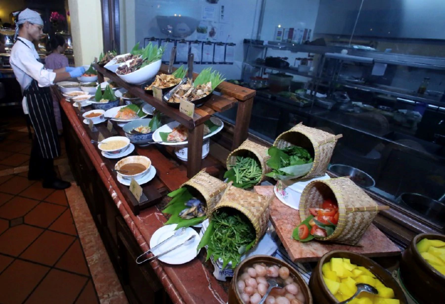 jangan tamak! bazaars are the main cause of food wastage during ramadan