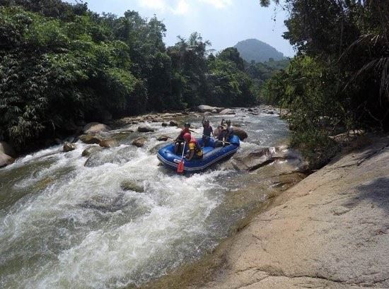 if you’re the adventurous type, these 4 local attractions are meant for you