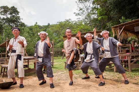 新年就是要看贺岁片！8个必看《大地回春》的理由