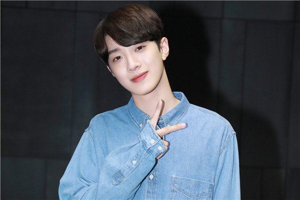 赖冠霖被批评身材没看点，怒怼网民！