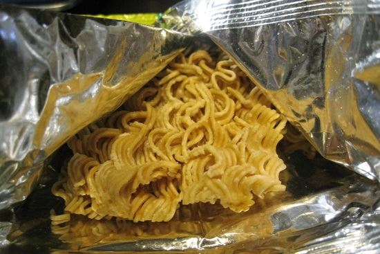 吃零食花招多！我们小时候吃零食时会做的7种事