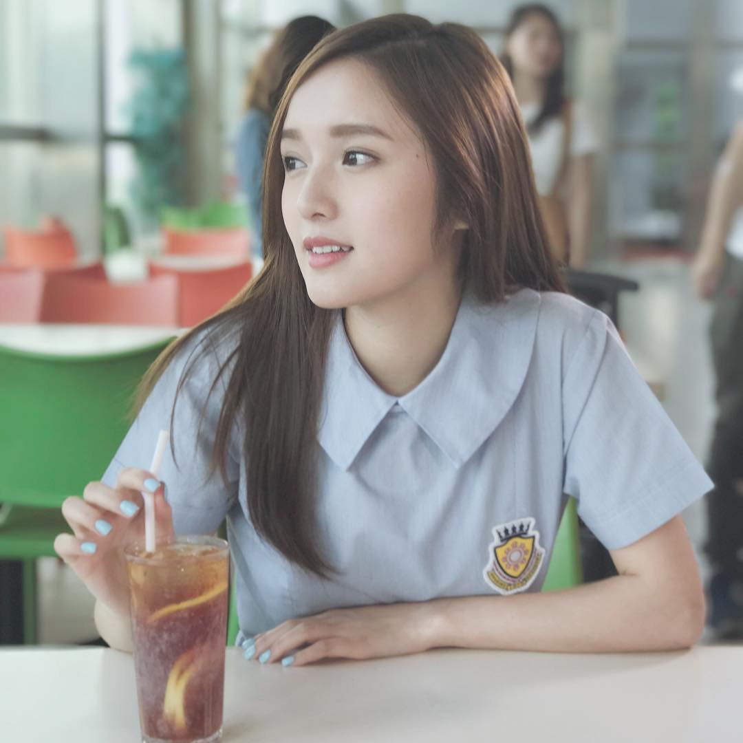 太好看了！盘点8位穿上校服的香港女神，太漂亮了啦！