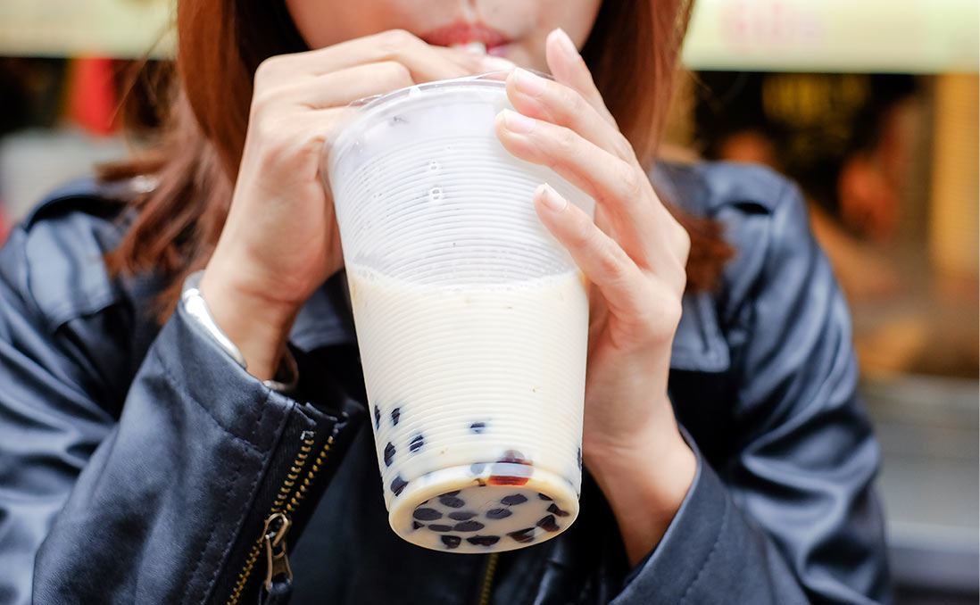 奶茶控一定要有!「无吸管珍奶杯」秒解珍珠卡杯底难题