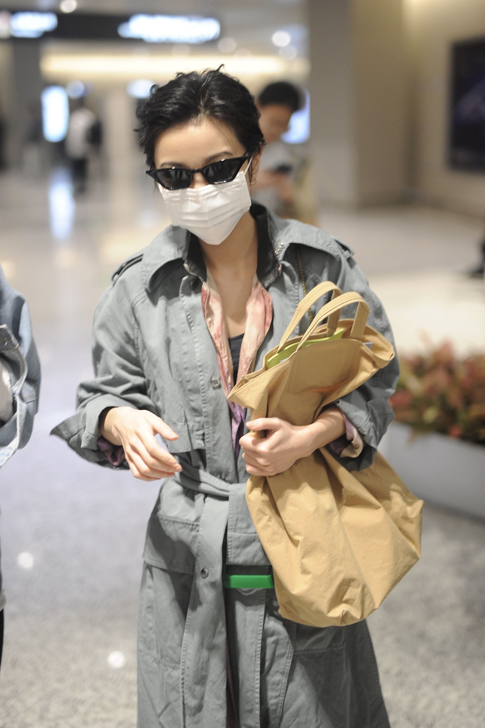 女神们脸小有障碍！盘点7位脸小到戴口罩有难度的女星，几乎遮整张脸！