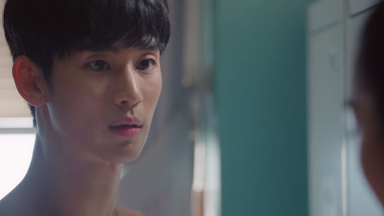 金秀贤被徐睿知袭胸！他一脸娇羞脸红超尴尬！