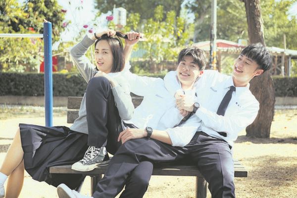 《想见你》主演重返拍摄地点：凤南小队我们都挺过来了！