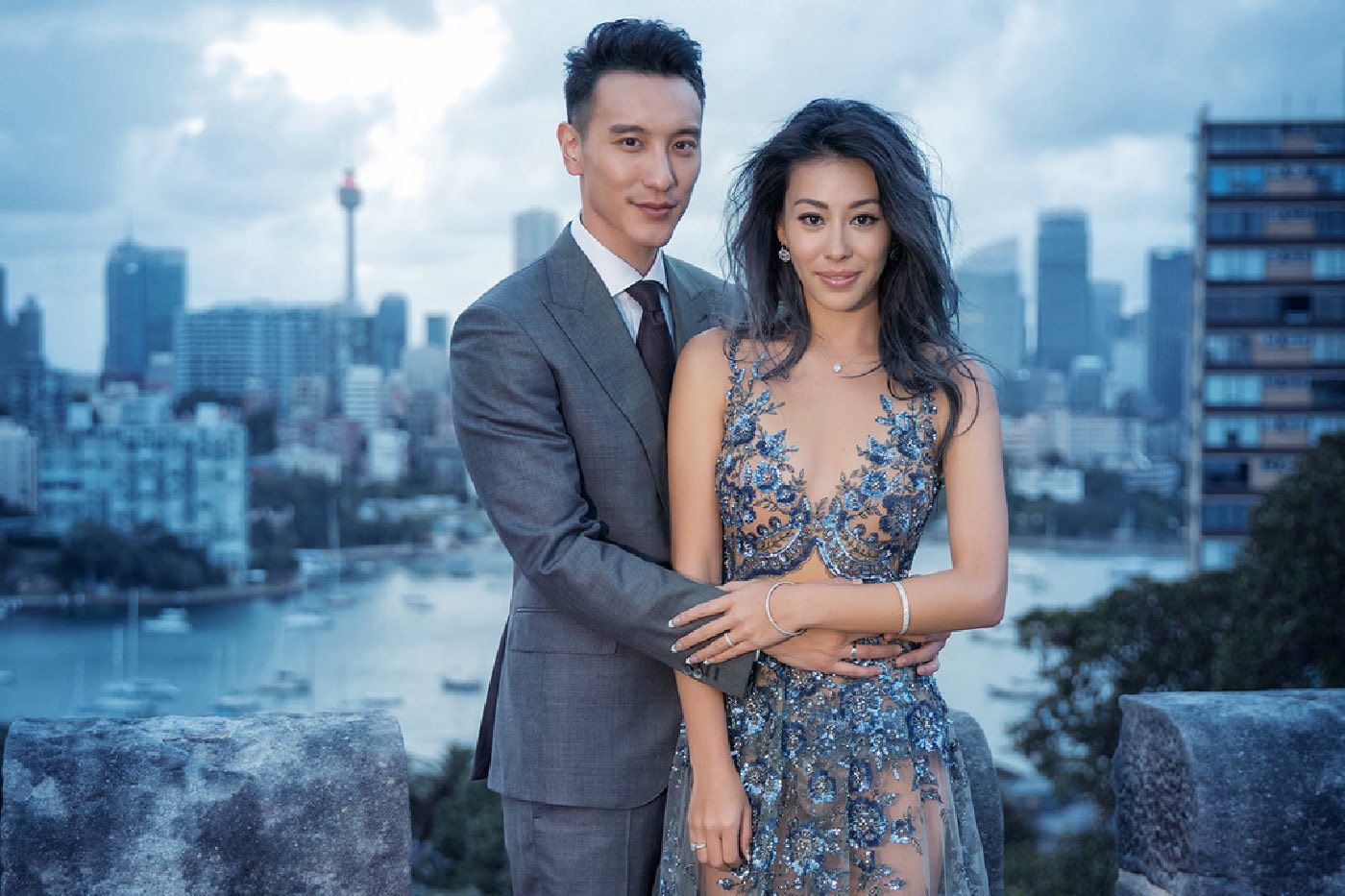 王阳明晒全家福,两夫妻轮流给宝宝喂奶,画面超温馨!