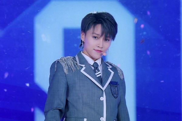 《青春有你2》主题曲c位刘雨昕谈女团中性风：我就是要做我自己！