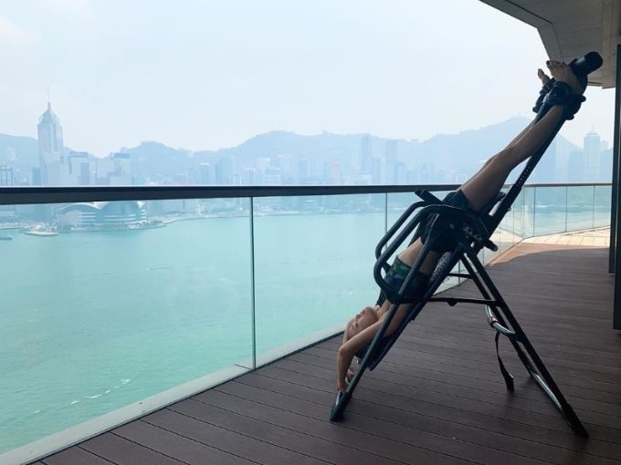 容祖儿待在家做瑜伽，无敌海景豪宅曝光，超美的！