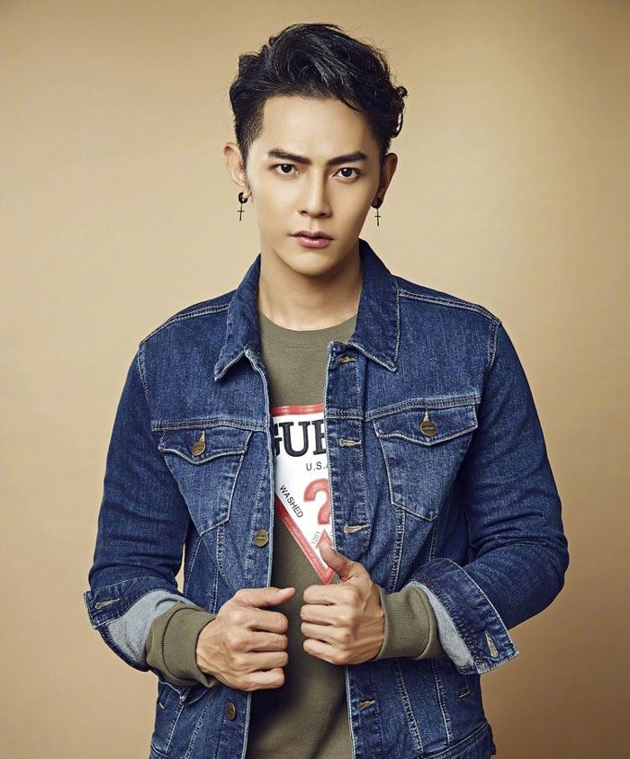 型爆！汪东城脱掉上衣健身，说要“翻牌”选另一半！