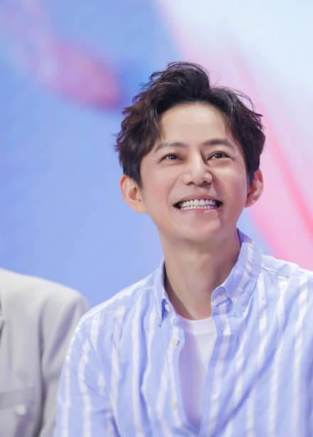 喜欢的偶像被黑？何炅回复高二女孩：你喜欢就好