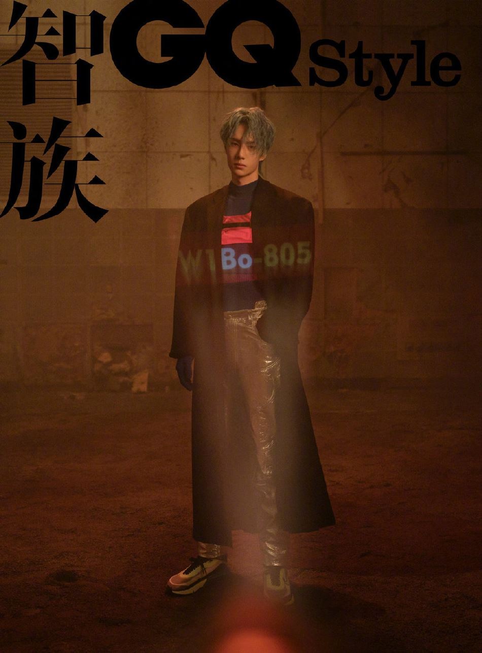 超帅的！王一博最新封面大片曝光，变身仿生人酷炫十足！