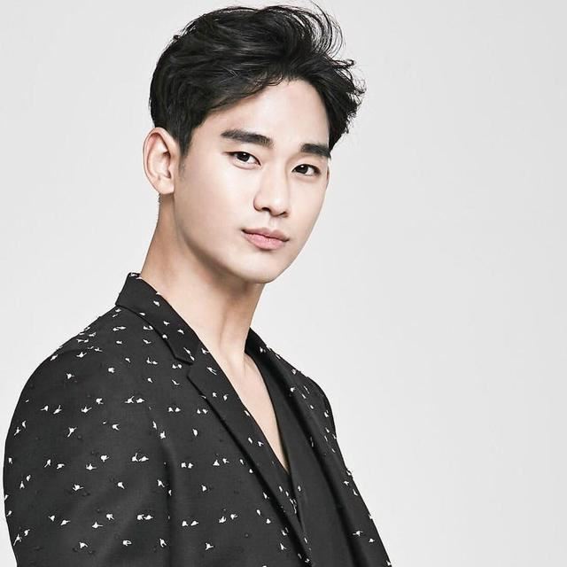 金秀贤新剧首播晒精致腹肌！大秀身材强势回归！