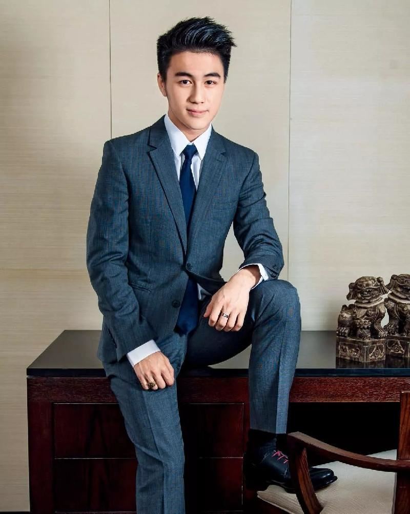 网传何猷君感染冠病，他澄清传闻：造谣者好缺德！