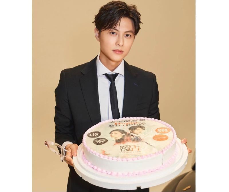 超甜蜜！王子过31岁生日，女友邓丽欣晒合照放闪！