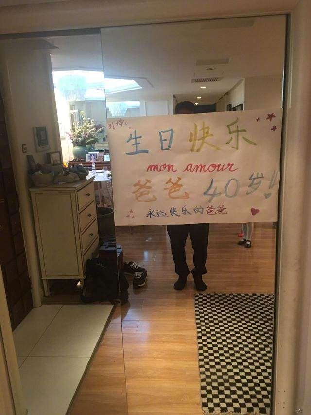 诺一弹吉他多才多艺！刘烨晒萌娃为自己庆生画作 