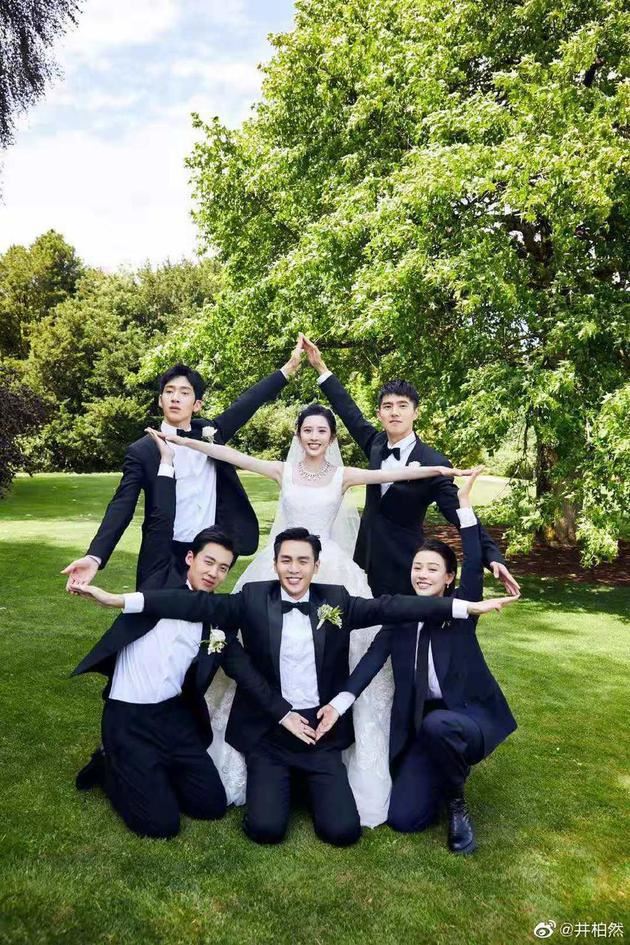 【多图】高颜值超养眼！张若昀唐艺昕伴郎伴娘团土味合影