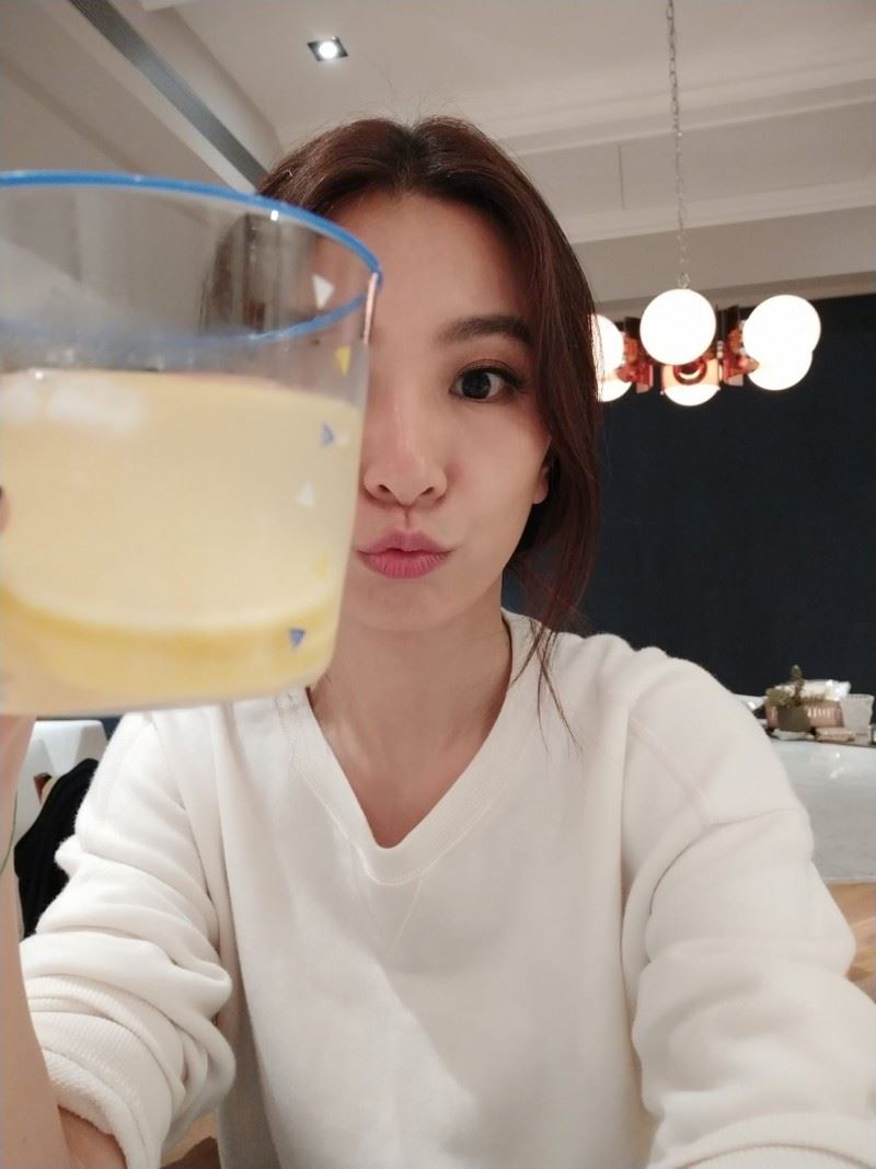 放下手中的奶茶！自制hebe、赵薇也疯狂的蜂蜜柠檬水