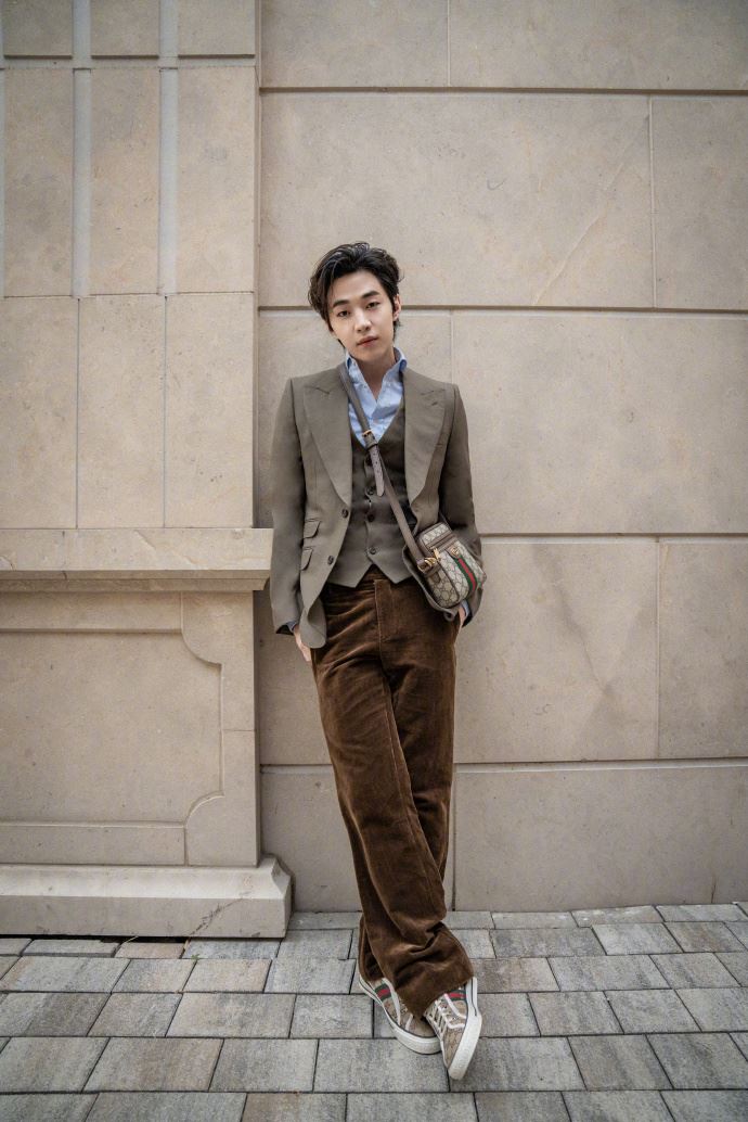 【多图】超帅！henry刘宪华晒新风格大片，英伦风造复古又时髦！