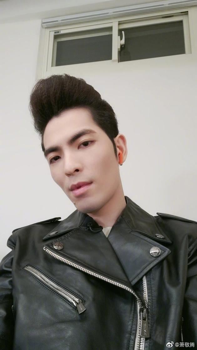 萧敬腾33岁生日po自拍，粉丝送上祝福：你今天230cm！