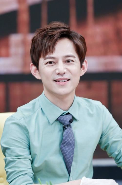 喜欢的偶像被黑？何炅回复高二女孩：你喜欢就好