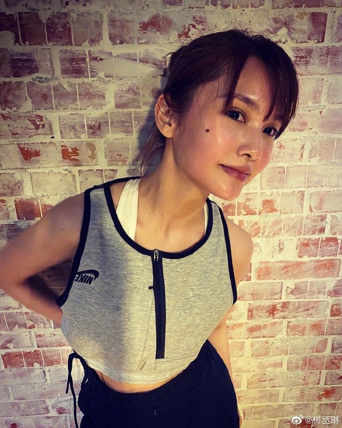 杨丞琳健身晒性感美照，po文喊累：怪老师太变态！