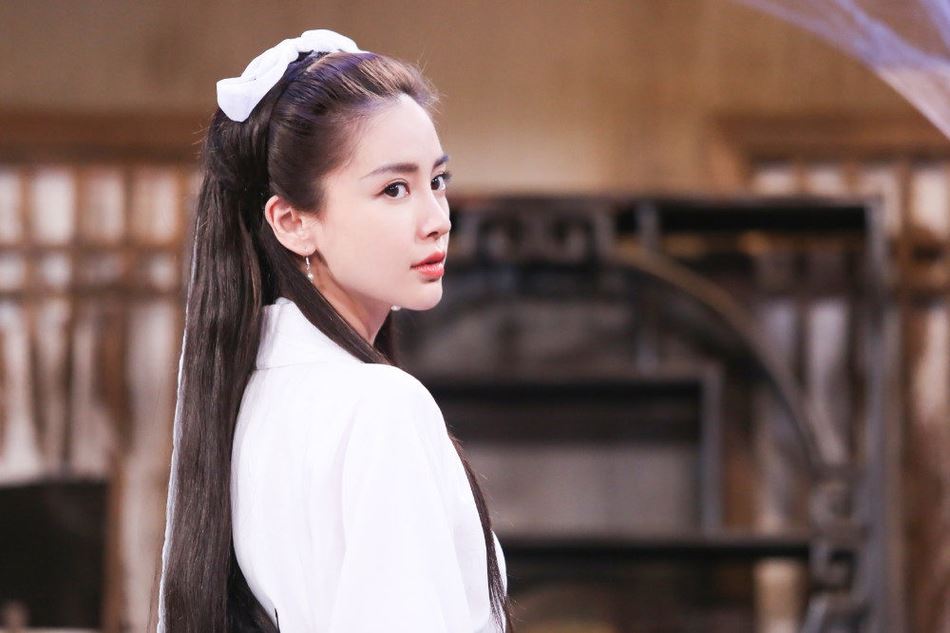 angelababy小龙女造型曝光！白衣飘飘展示女侠风范！